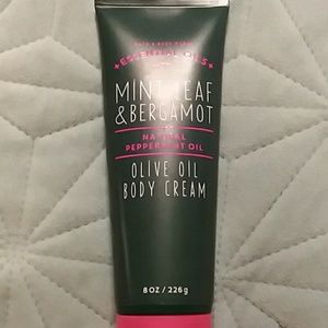 Bath and body works mint leaf and bergamot body cr